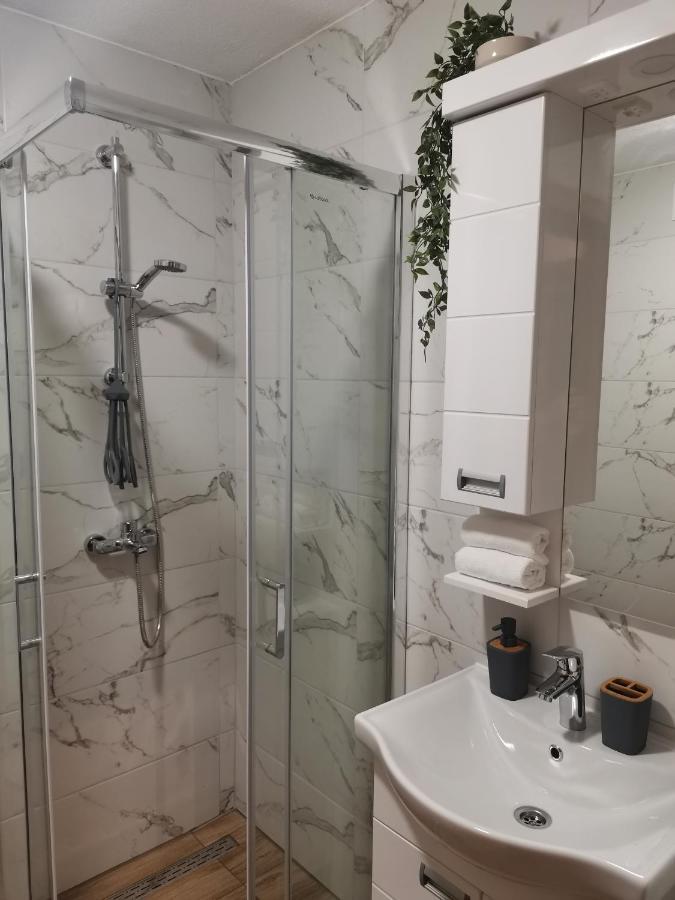 Apartman Kardas Vrnjačka Banja Exteriör bild